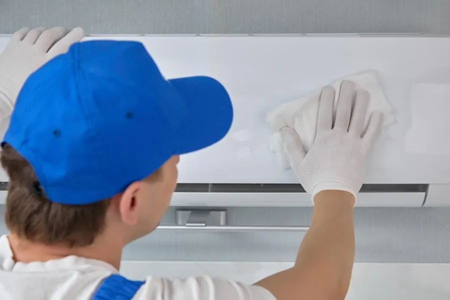 Byt s klimatizáciou od VSE, v ktorom sa nachádza rodina