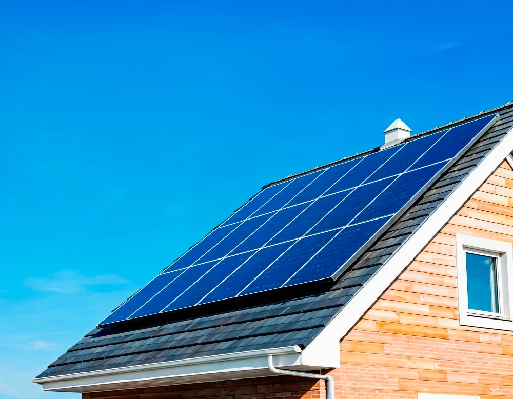 Fotovoltaický systém umiestený na škrídlovej streche